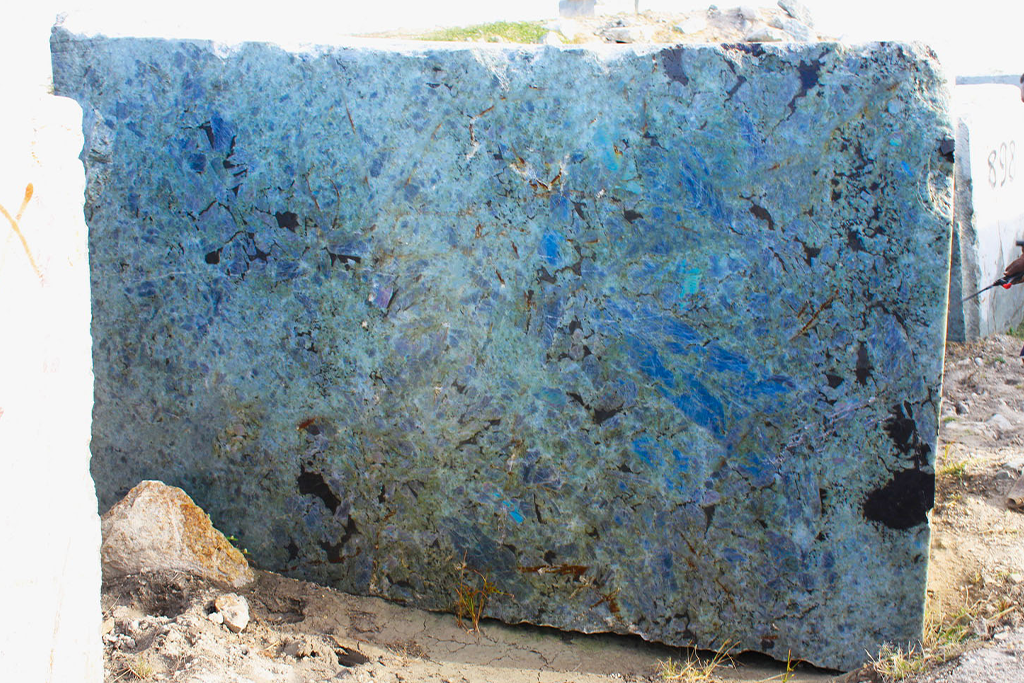 Labradorite Blocks. Price per Ton