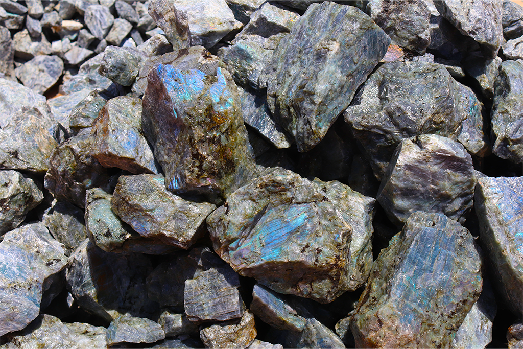 Labradorite - Blue - Rough. Price per Kg